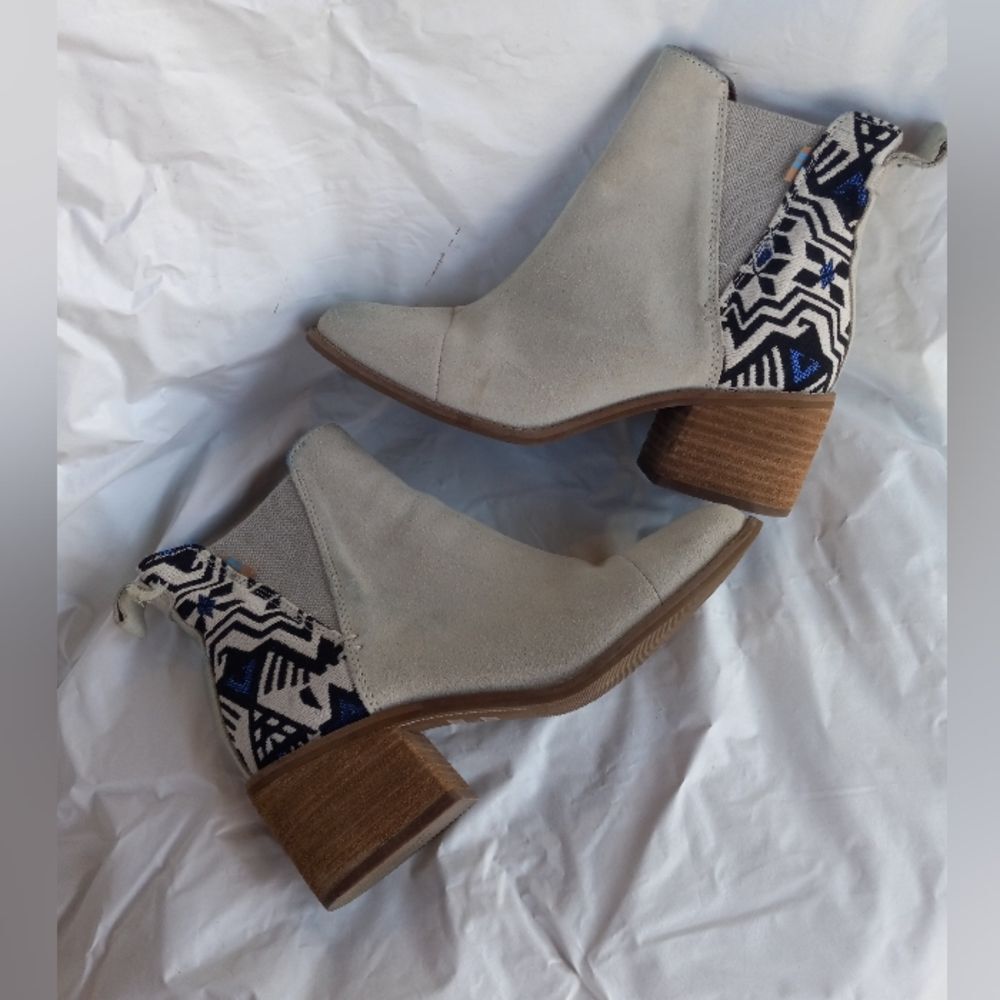 TOMS Women's 6.5 Esme Suede Ankle Chelsea Boot - Picture 6 of 12